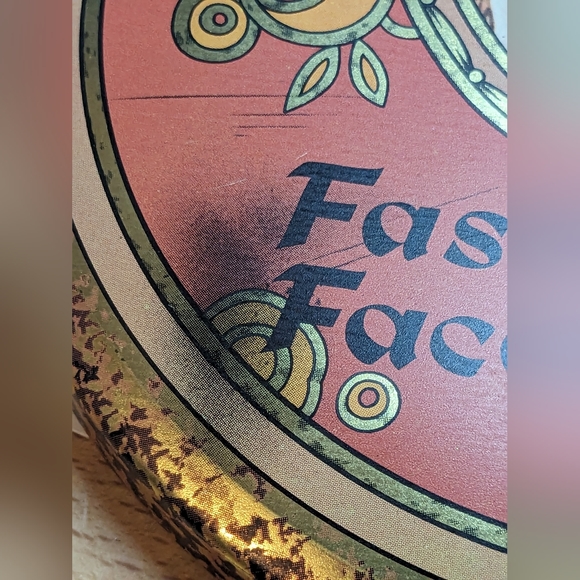 Vintage Daher Long Island Newyork,  Tin Round Fascinating Face.Powder Tin red - Picture 7 of 7